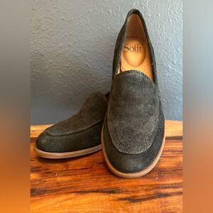 Sofft black suede loafer, sz 6. Like new condition